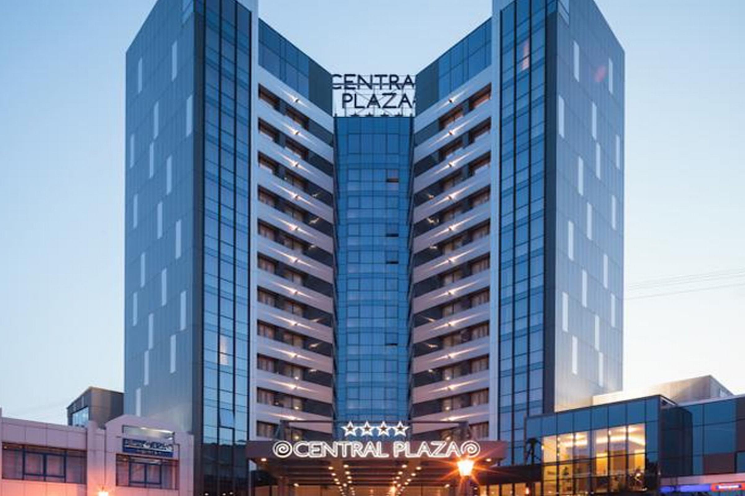 Central Plaza Hotel เปียตราเนียมซ์ ภายนอก รูปภาพ